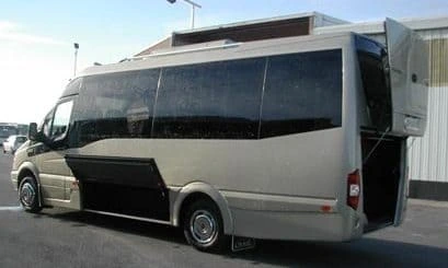 Compact 16-seater minibus for hire in Toulouse